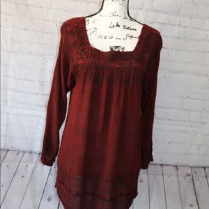 Square neck light weight blouse.